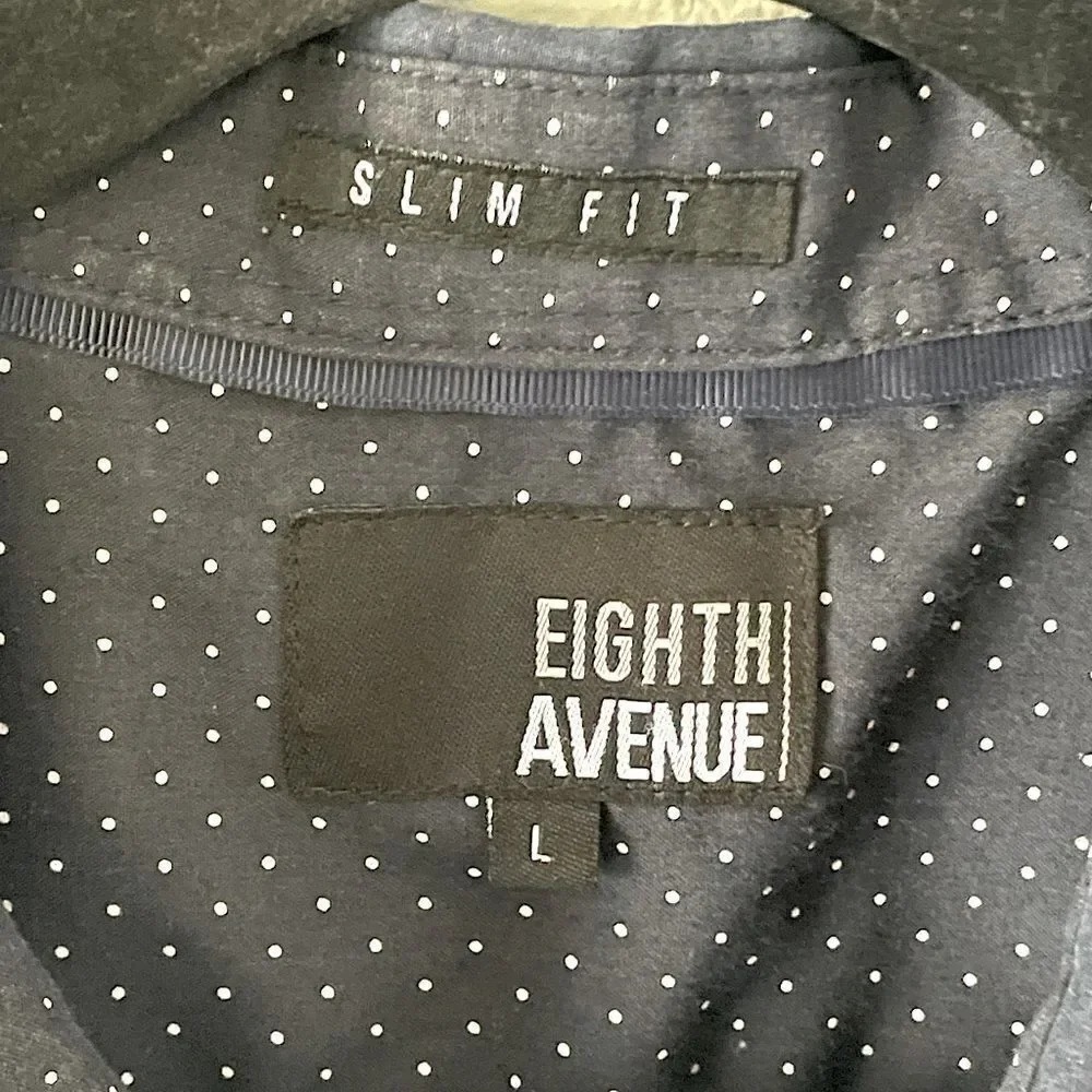 Eighth Ave. Slim Fit, Light Blue Mens Botton Down Dress Shirt. Size Large.